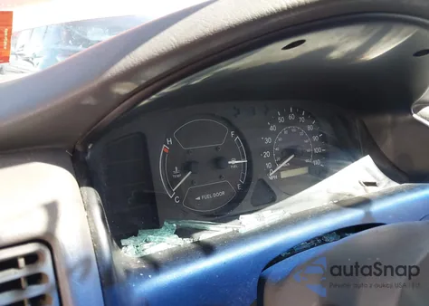 2002 Chevrolet Prizm из США, поврежденный, VIN 1Y1SK528X2Z415680